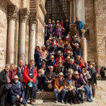 Team Weiß vor der Grabeskirche